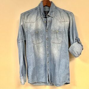Arturo Calle denim button down slim fit. Size S/M